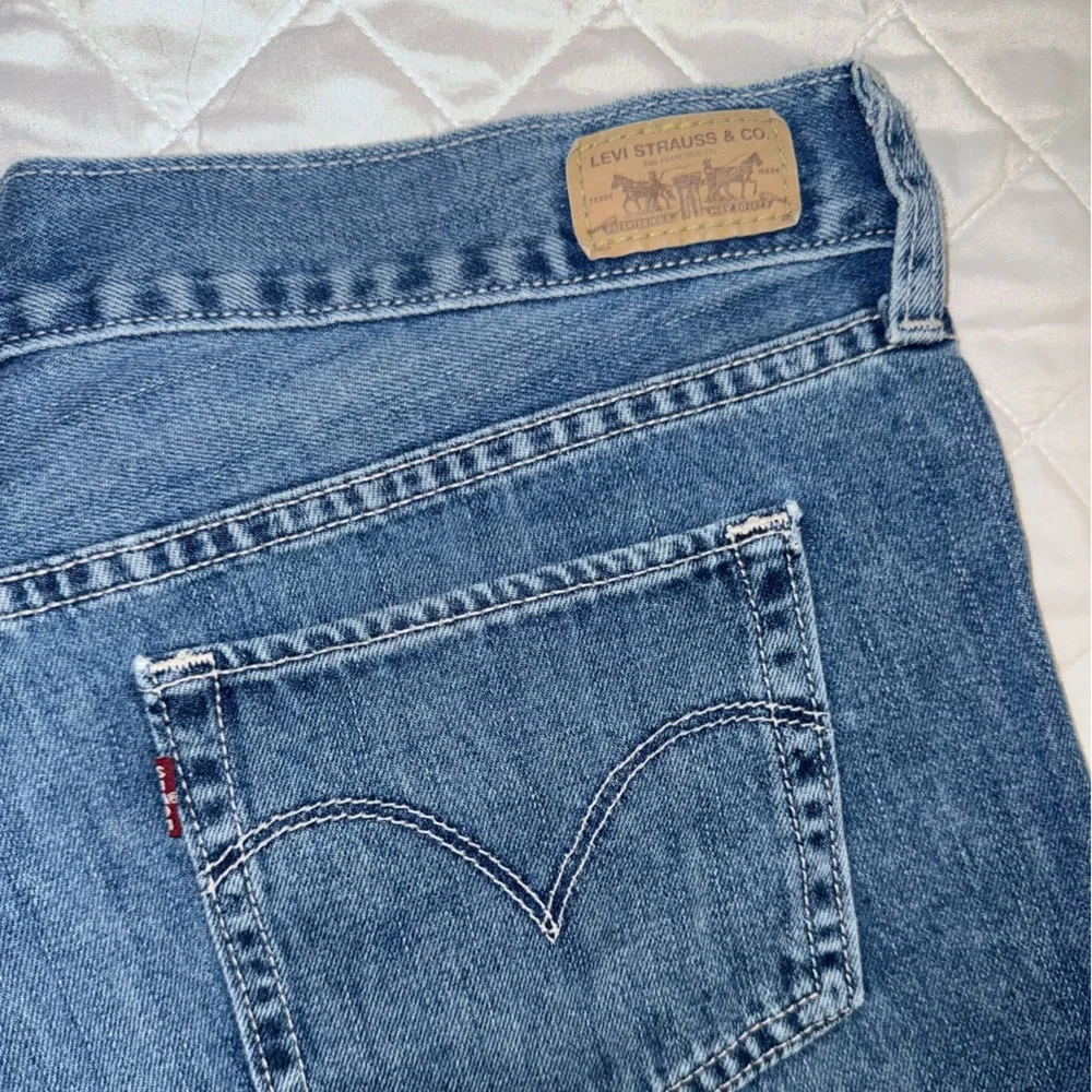 Levi's Classic Blue Jean Shorts - Picture 4 of 4